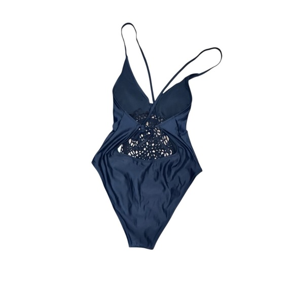 Cupshe black crochet accent one piece swimsuit Med NWT - Picture 3 of 5